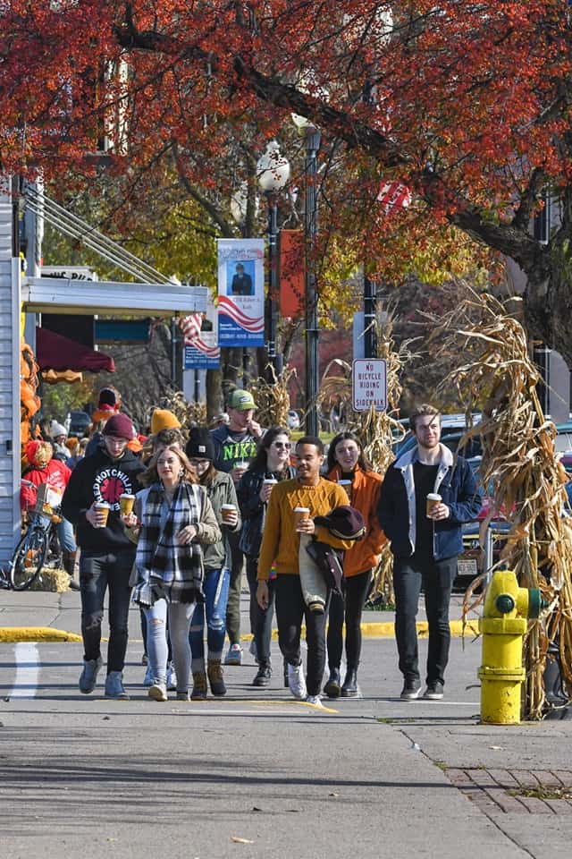 Fall Fest brings over 1,000 to downtown Tomahawk