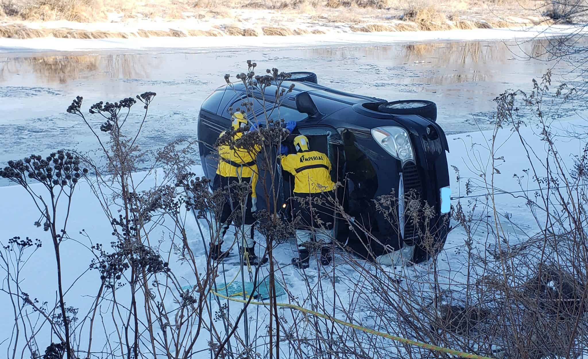 SUV narrowly misses plunging into Wisconsin River in Merrill