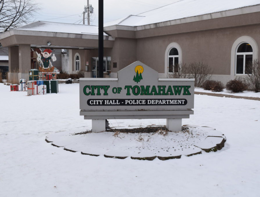 City of Tomahawk reminding residents to keep sidewalks clear